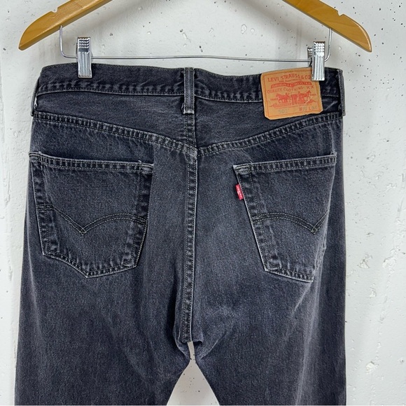 Levi’s Men’s size 35 x 33 Washed Black 501 Original Straight Fit Jeans - Picture 7 of 14